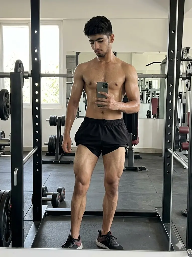 Leg Day Mirror Shot